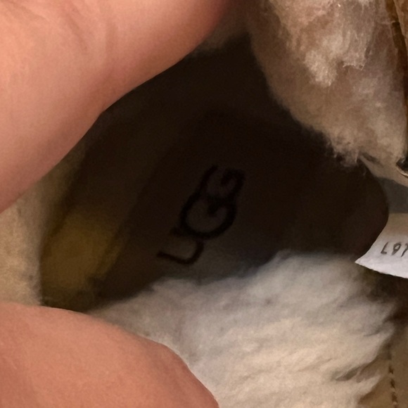 UGG Kids Neumel II Suede Boots Size 2 - Picture 7 of 9